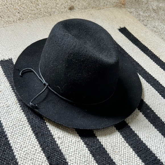 BLACK FLOPPY WOOL HAT - Picture 1 of 3